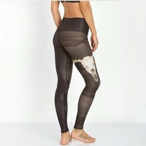 Teeki Deer Medicine Charcoal Black Smoke Hot Pants Leggings M